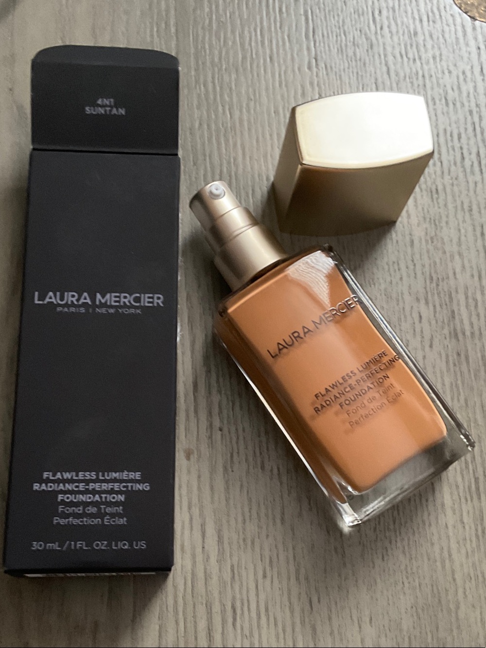 laura mercier Flawless Lumière Foundation 4N1 suntan